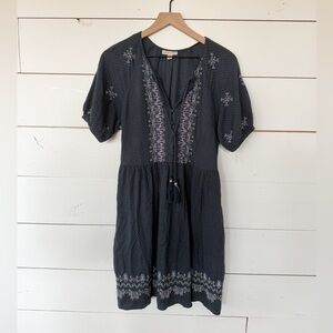 Knox Rose size Small Embroidered Navy Dress